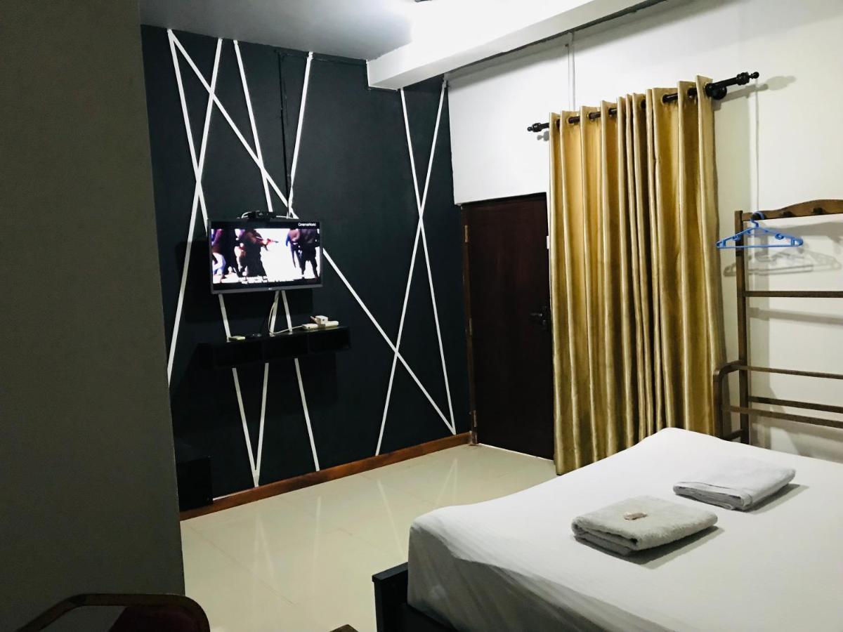 Alina Budget Hotel Kaduwela Exterior photo