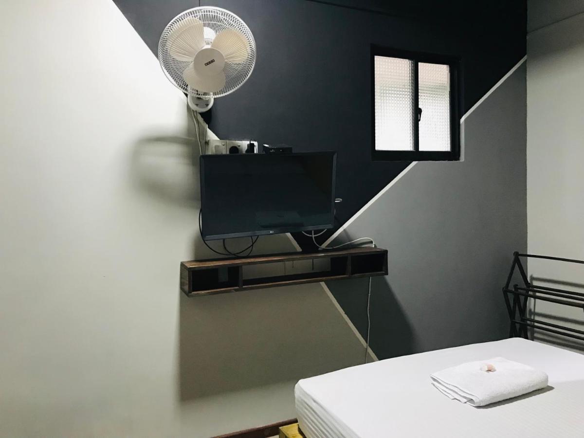 Alina Budget Hotel Kaduwela Exterior photo
